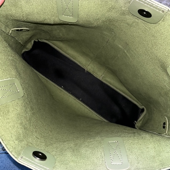 Claudia Canova (ASOS) unlined two pocket tote bag in khaki - Picture 6 of 7